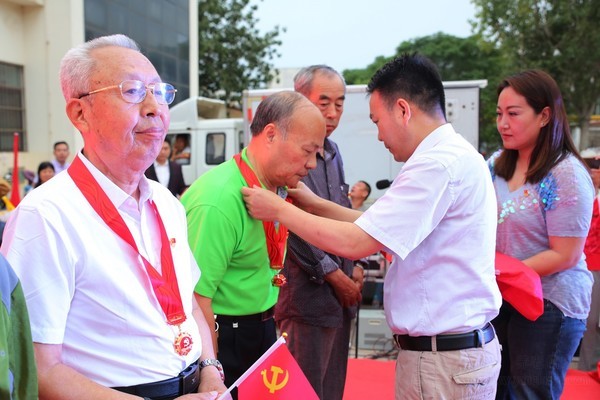 天津滨海:海滨街心港假日东里社区举办文艺汇演庆祝中国共产党成立100周年